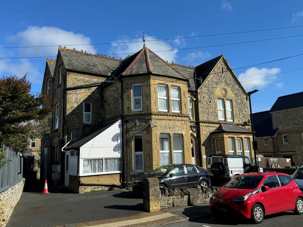 Lot: 147 - FREEHOLD BLOCK OF NINE FLATS FOR INVESTMENT - Substantial detached building with off road parking
